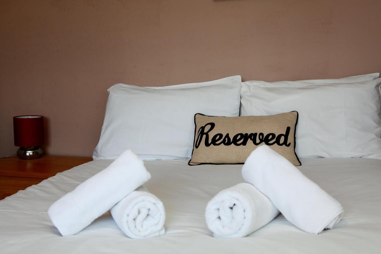 Hampton Court Hotel Ийст Молзи Екстериор снимка