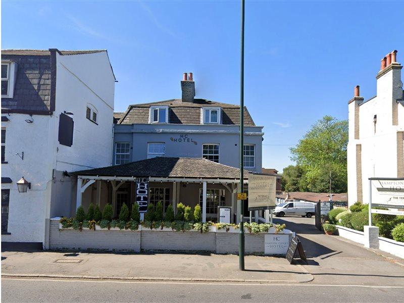 Hampton Court Hotel Ийст Молзи Екстериор снимка